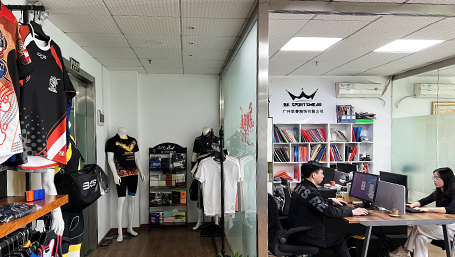 カスタマイズ可能な野球ジャージ